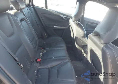 2015 Volvo S60 T6 Platinum z USA, uszkodzony, nr VIN YV149MFM1F2355145